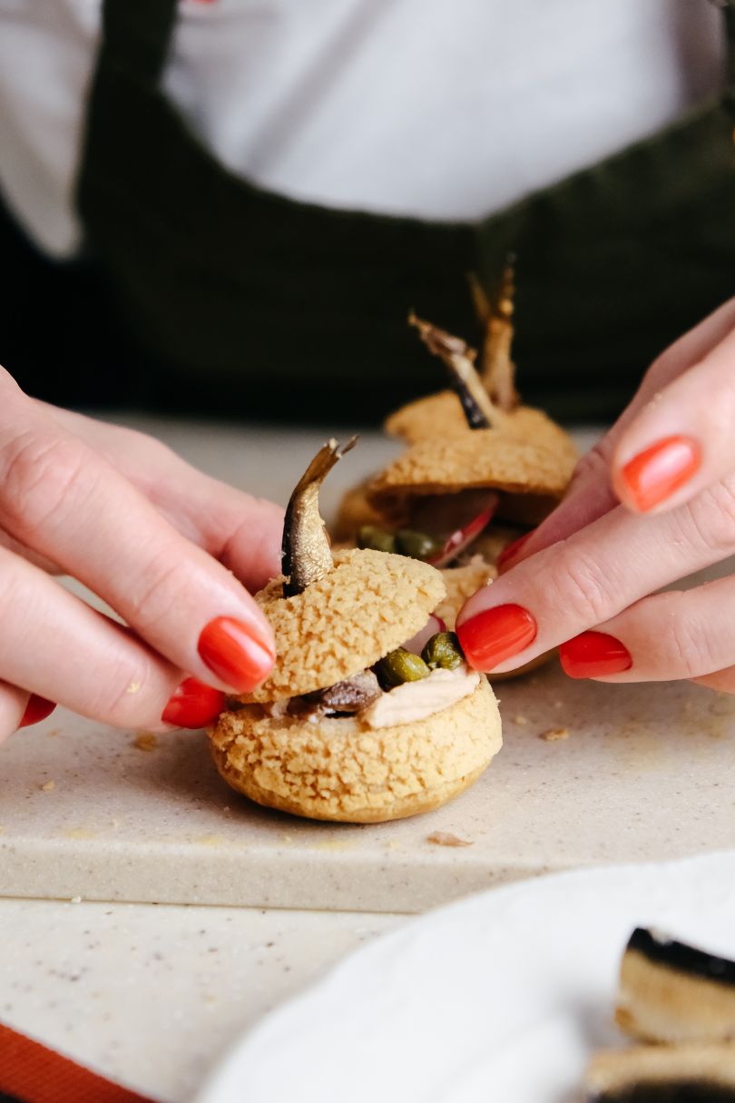 Шу з паштетом із копченої салаки